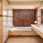 Beachfront Penthouse, Pool Gym شقة