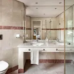 شقة Beachfront Penthouse, Pool Gym إِستيبونا