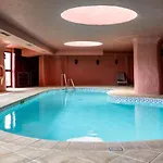Beachfront Penthouse, Pool Gym شقة *