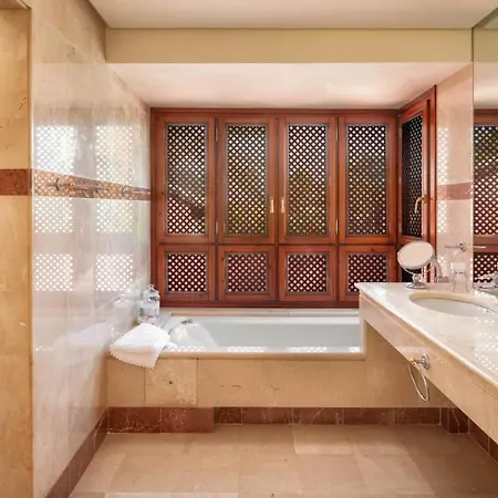Beachfront Penthouse, Pool Gym Apartamento